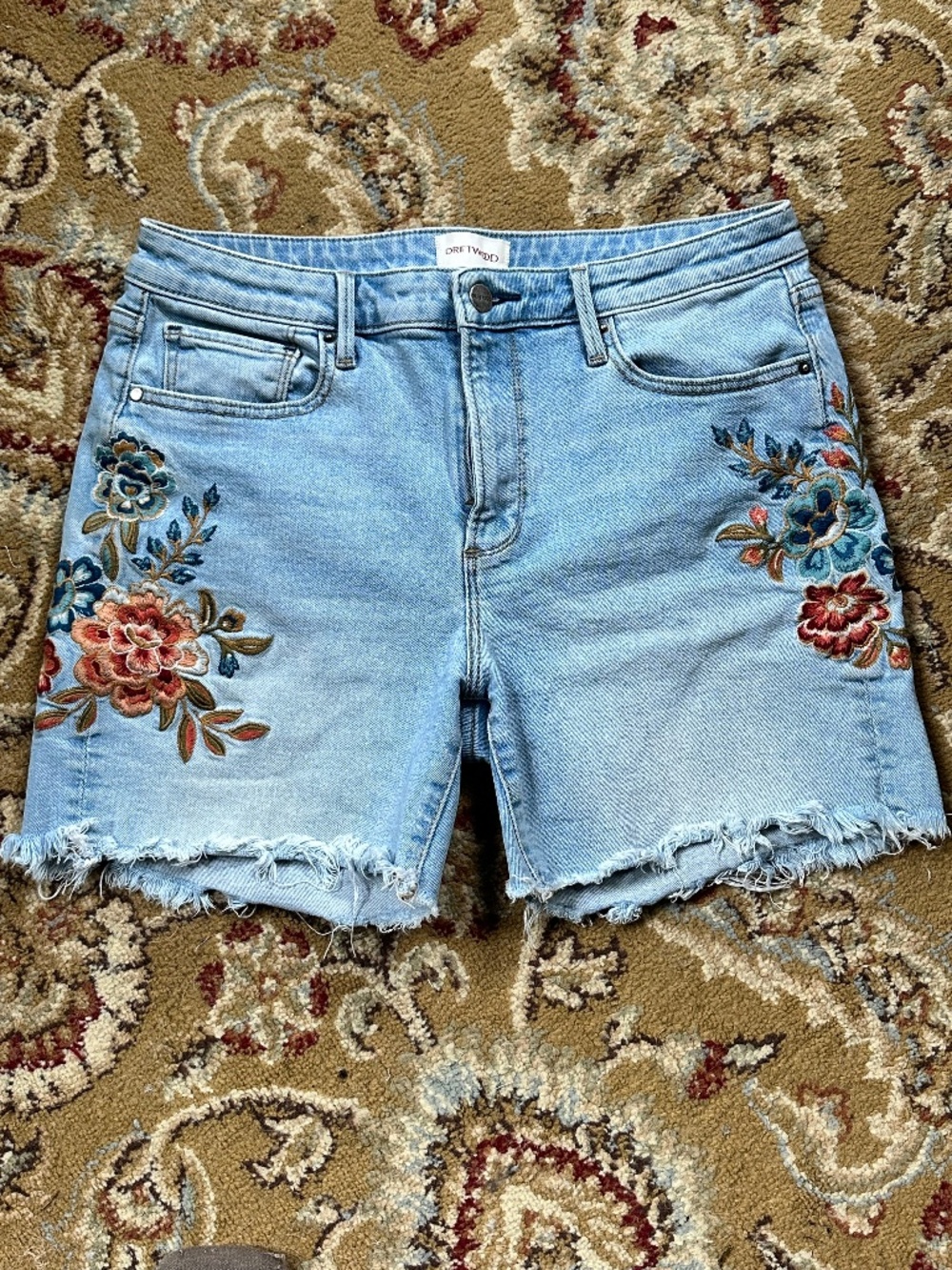 Driftwood Lulu embroidered shorts W8
